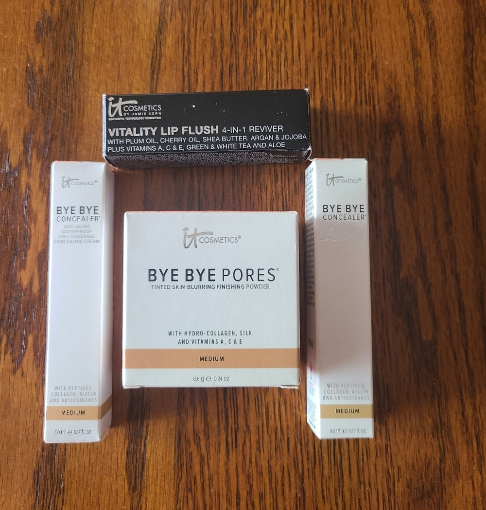 IT Cosmetics Bye Bye Pores Meduum Powder, Medium Concealer and Lip Flush Set